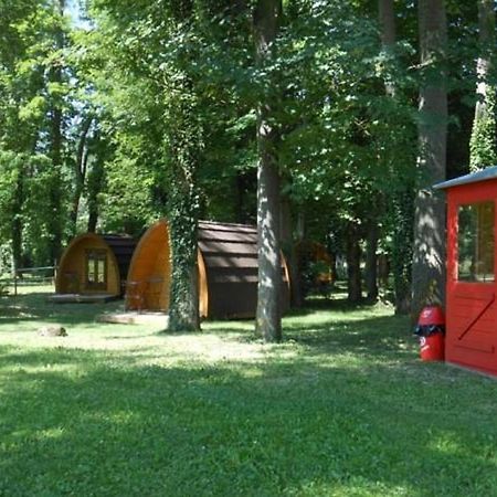 Les Roulottes Et Cabanes De La Champagne Бар-сюр-Об Екстер'єр фото